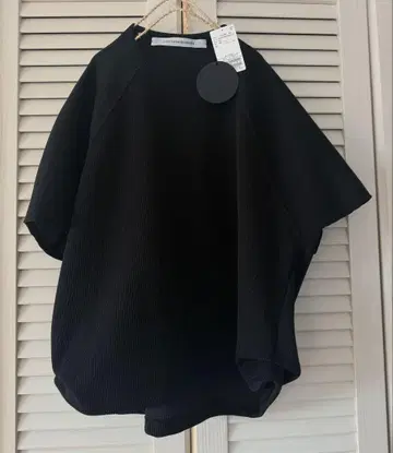 새상품 [COGTHEBIGSMOKE] HELLEN PENTAGON TOP