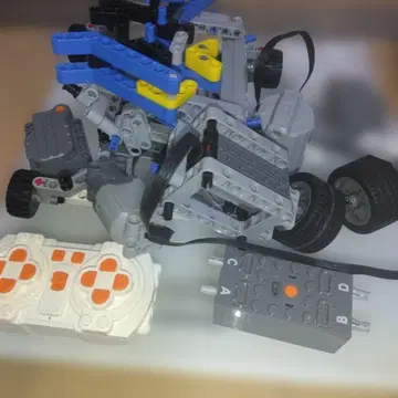 세토 DW 조립 자동차 부품 키트. 모터와 컨트롤러가 부속.