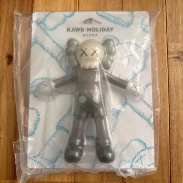 미개봉 새상품 KAWS HOLIDAY KOREA 피규어