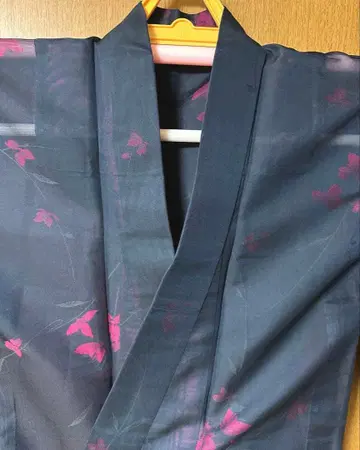 여름 기모노, 블랙 바탕에 빨간색 나비와 꽃무늬