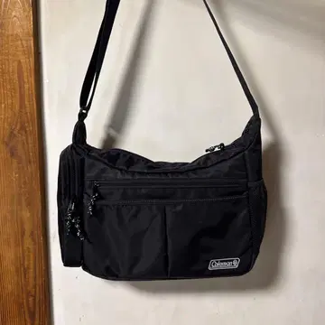 콜맨 숄더백