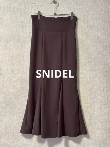 스나이델 하이웨스트 헴 플레어 스커트 swfs215135