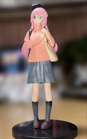 애니메이션 [봇치 더 록!]에 등장하는 캐릭터 [고토 히토리]의 피규어