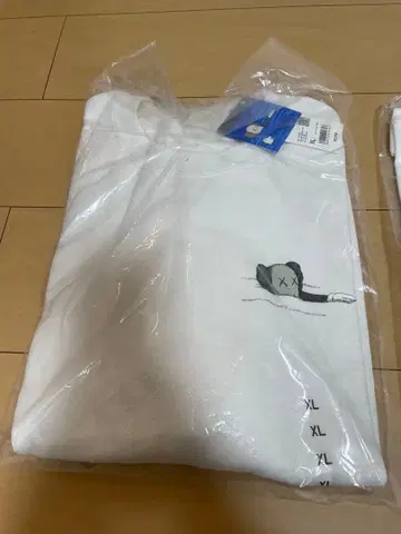 유니클로 카우스 트레이닝복