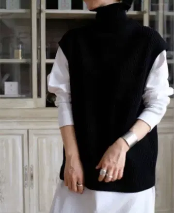 AURALEE 오라리 블랙 터틀넥 니트 베스트 일본제