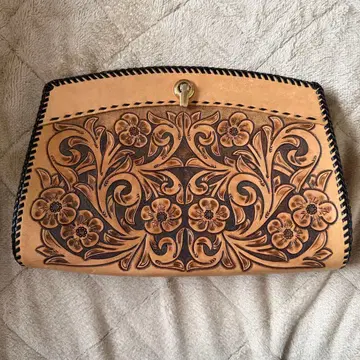 가죽 카빙 클러치백