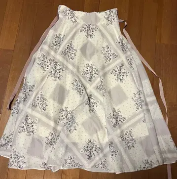 JILL by JILL STUART 꽃무늬 스커트