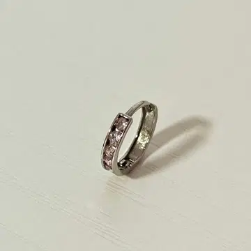 AVALANCHE (아발란체) 10K WG 핑크 지르코니아 후프 귀걸이