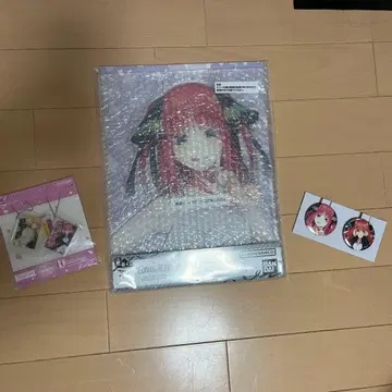 5등분의 신부 제일복권 니노 아크릴 보드 + 단행본 참 + 캔뱃지