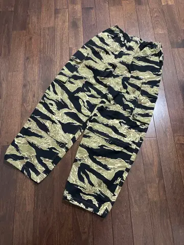 TIGER PATTERN EASY CARGO PANTS 동양 엔터프라이즈