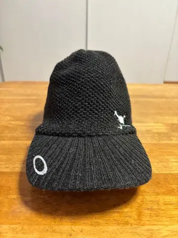 오클리 니트 모자