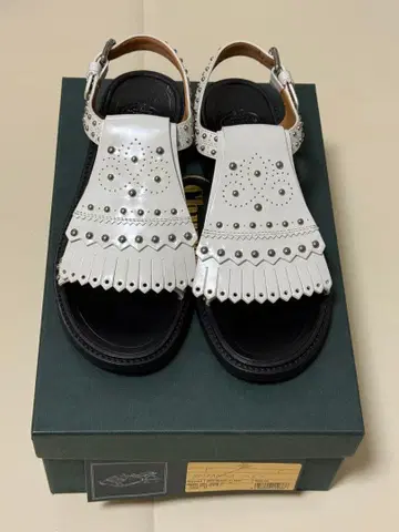 처치스 스터드 샌들 여성용