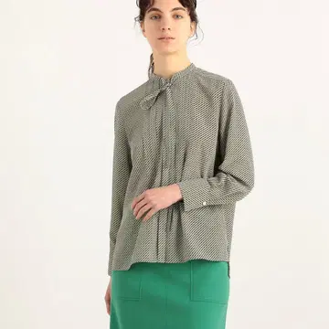 [ 미사용급 ] 키카 다이애그널 프린트 보타이 블라우스 그린