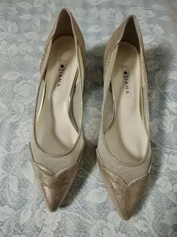 다이아나 펌프스, 플라티나 골드 시프스킨 아이보리 라메 튤