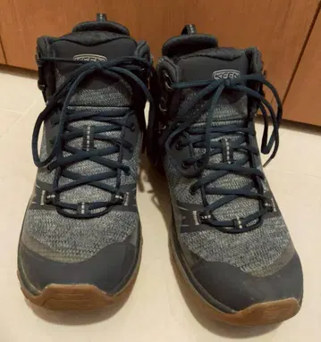 KEEN 트레킹 슈즈 등산화 22.5 아웃도어 스니커즈 방수