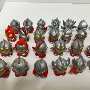 울트라맨 손가락 인형 역대 44체 + 과학 특수대 기지 1개 세트