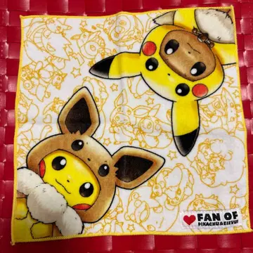 [택 포함 새상품] 포켓몬 판초를 입은 피카츄&이브이 핸드 타월