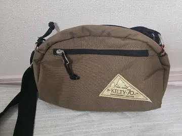 KELTY 70주년 기념 에디션 바디백 코요테