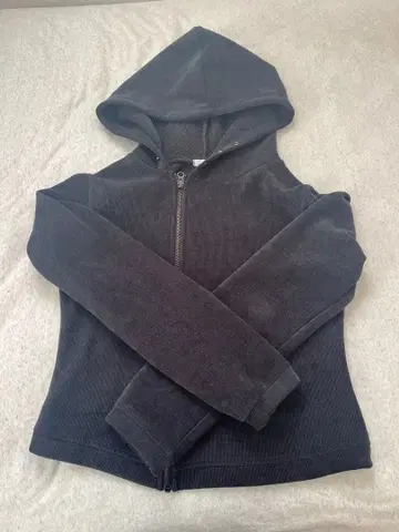 넥 3버튼 플러피 후드 집업 후드티 차콜