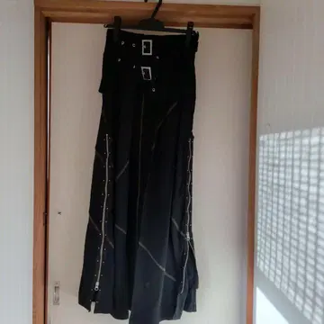 Ozz Croce 블랙 벨트 오버 롱 스커트