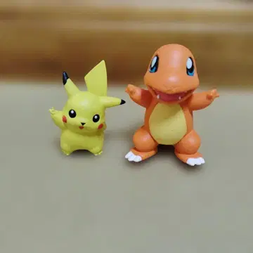 피카츄와 꼬부기의 미니 피규어