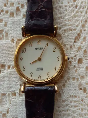 부동 CITIZEN 시티즌 엑셀라 쿼츠 골드 여성용 손목시계