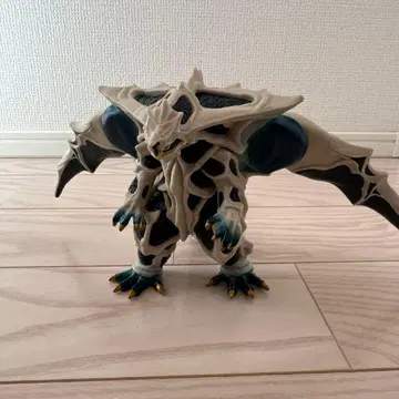 괴수 피규어 게란다