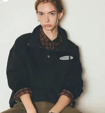 신존 WEEKEND HIKE ANORAK 블랙 맨투맨