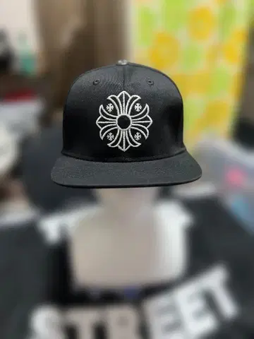 chromehartsss 블랙 자수 로고 스냅백 캡