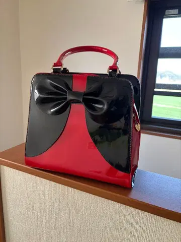 Dancing Days by BANNED 에나멜 핸드백 로카빌리