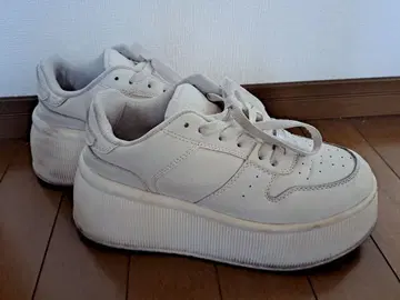 화이트 플랫폼 스니커즈