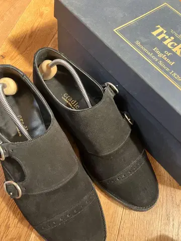 Tricker's 스웨이드 더블 몽크 cradle 별주