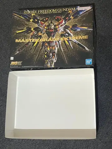 MGEX 스트라이크 프리덤 건담 빈 박스입니다.