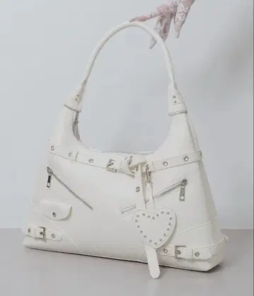 [새상품] 다리치 스터드 가죽 벨트 디자인 맥시백