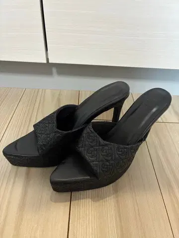 GYDA GD 퀼팅 뮬 샌들 M