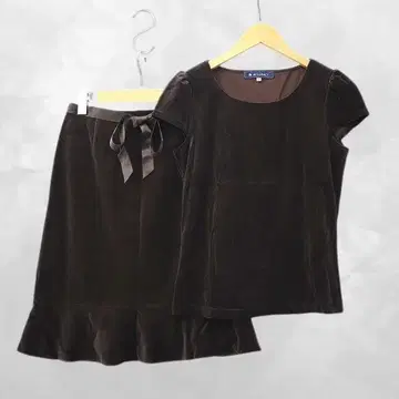 엠즈 그레이시 벨벳 숏 슬리브 티셔츠 스커트 셋업