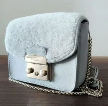 FURLA 메트로폴리스 퍼 체인 백