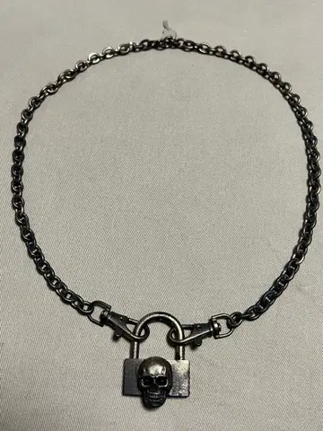 Jean Paul GAULTIER 스컬 패드락 목걸이 (열쇠 포함)