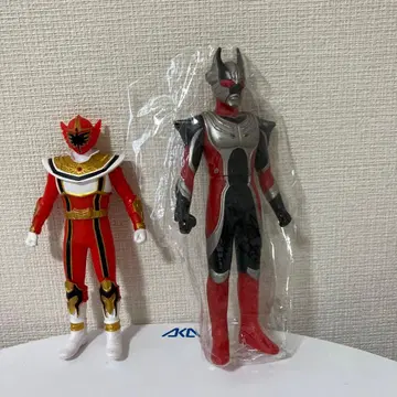 특촬물 영웅 마지레드 & 울트라맨 레이몬 폭주 형태 인형