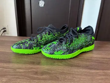 미사용 새상품 초특가 PUMA 축구화 25.5cm 형광색 풋살