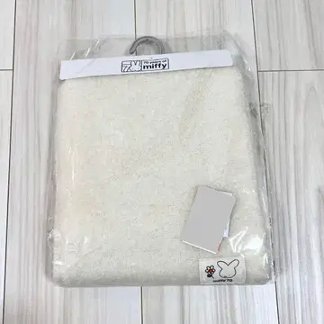 미피 70주년 한정판 화이트 컬러 머플러 나인체