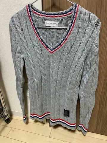 VANQUISH 케이블 니트 V넥 스웨터
