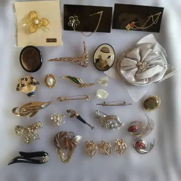 유품 정리 액세서리 브로치 모음