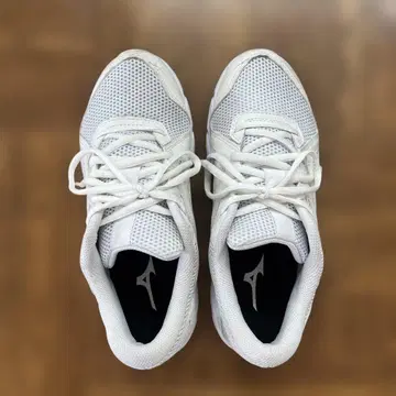 [ MIZUNO ] 화이트 메쉬 러닝화 23.5cm 미즈노