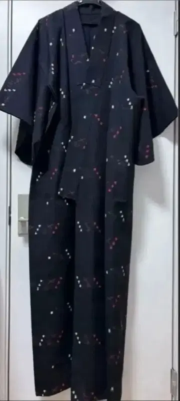 기모노 블랙 베이스 홍백 패턴 골동품