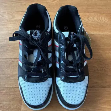 Larkins 스니커즈 26.0cm 블랙/화이트/레드