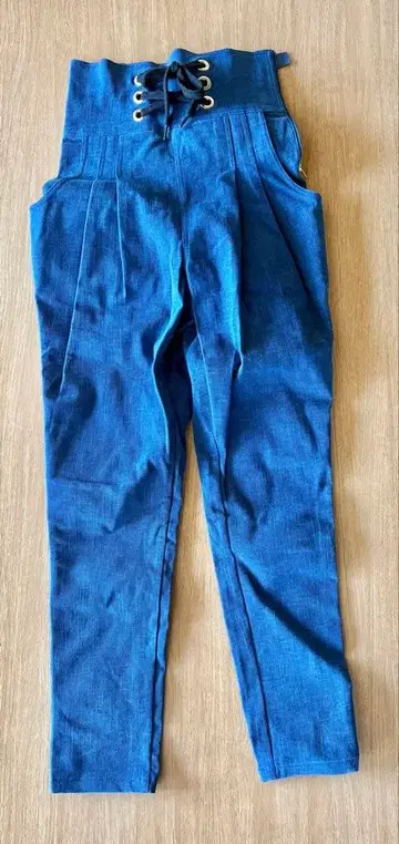 허니미허니 데님 니시노 카나 착용