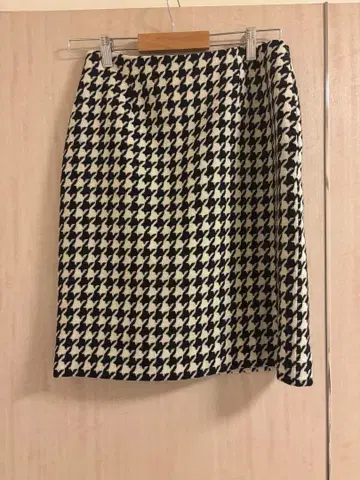 클리닝 완료 MOSCHINO 모스키노 하운드투스 스커트