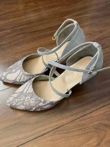 ORiental TRaffic 크로스 스트랩 힐 펌프스