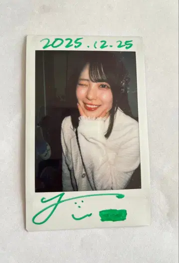 [폴라로이드] 우치야마 유카 2025 크리스마스 사복